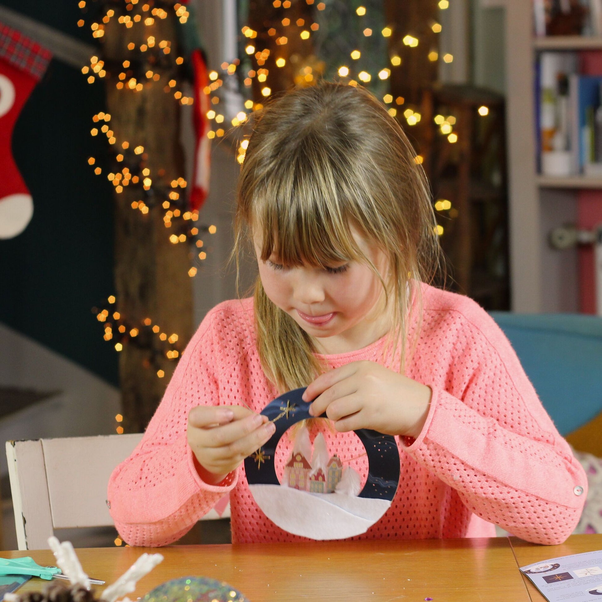 Coffret Créatif Couronne de Noël + Livret – L’Atelier Imaginaire