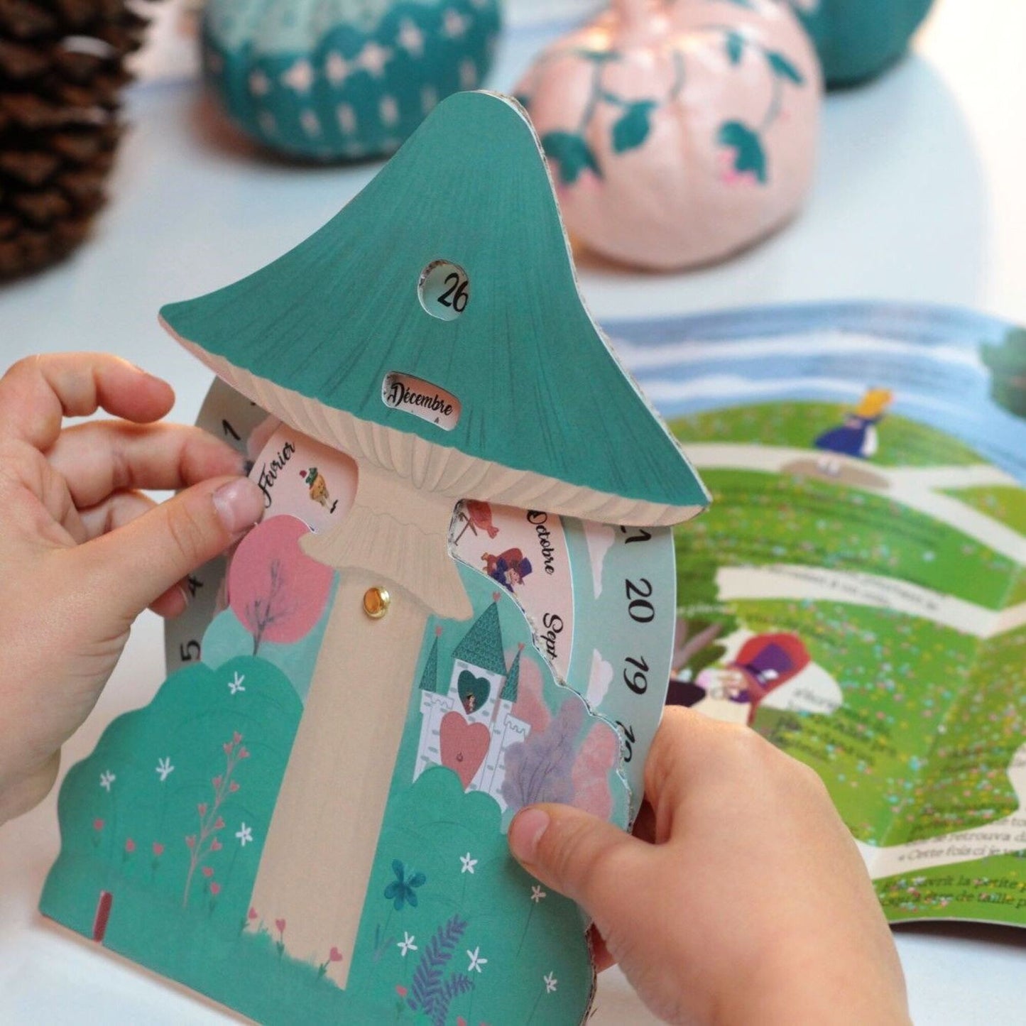 Coffret Créatif Alice au Pays des Merveilles + Livret – L’Atelier Imaginaire